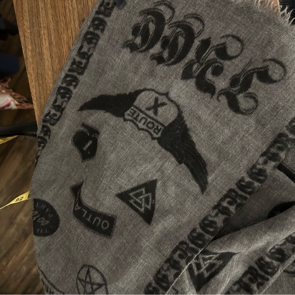 ❤️ Wilfred free wool Stylish Gray and Black Patterned Scarf OS - Picture 6 of 6